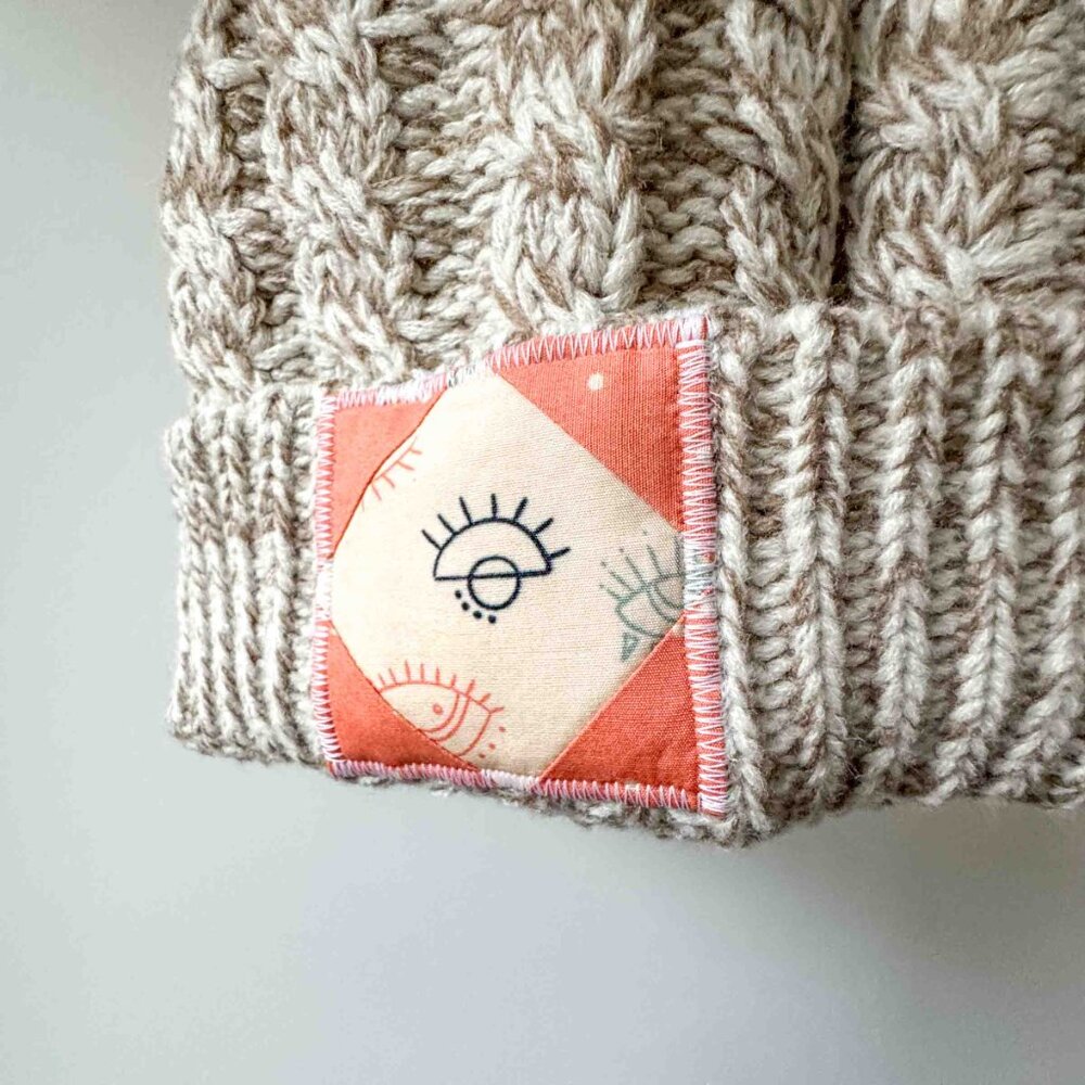 Chunky Oat Knit Toque with Custom Quilt Block & Sherpa Fleece Lining - Picture 2 of 9